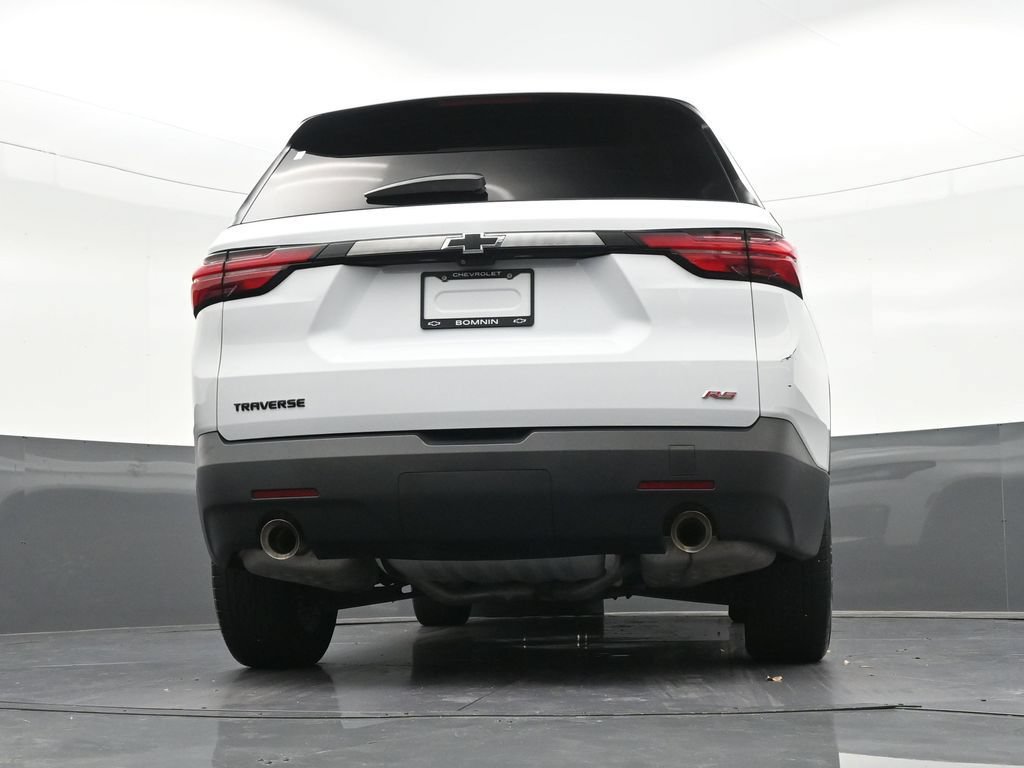 Used 2023 Chevrolet Traverse RS FWD image 32