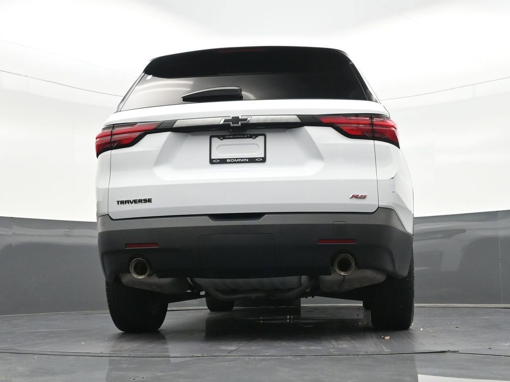 Used 2023 Chevrolet Traverse RS FWD image 32