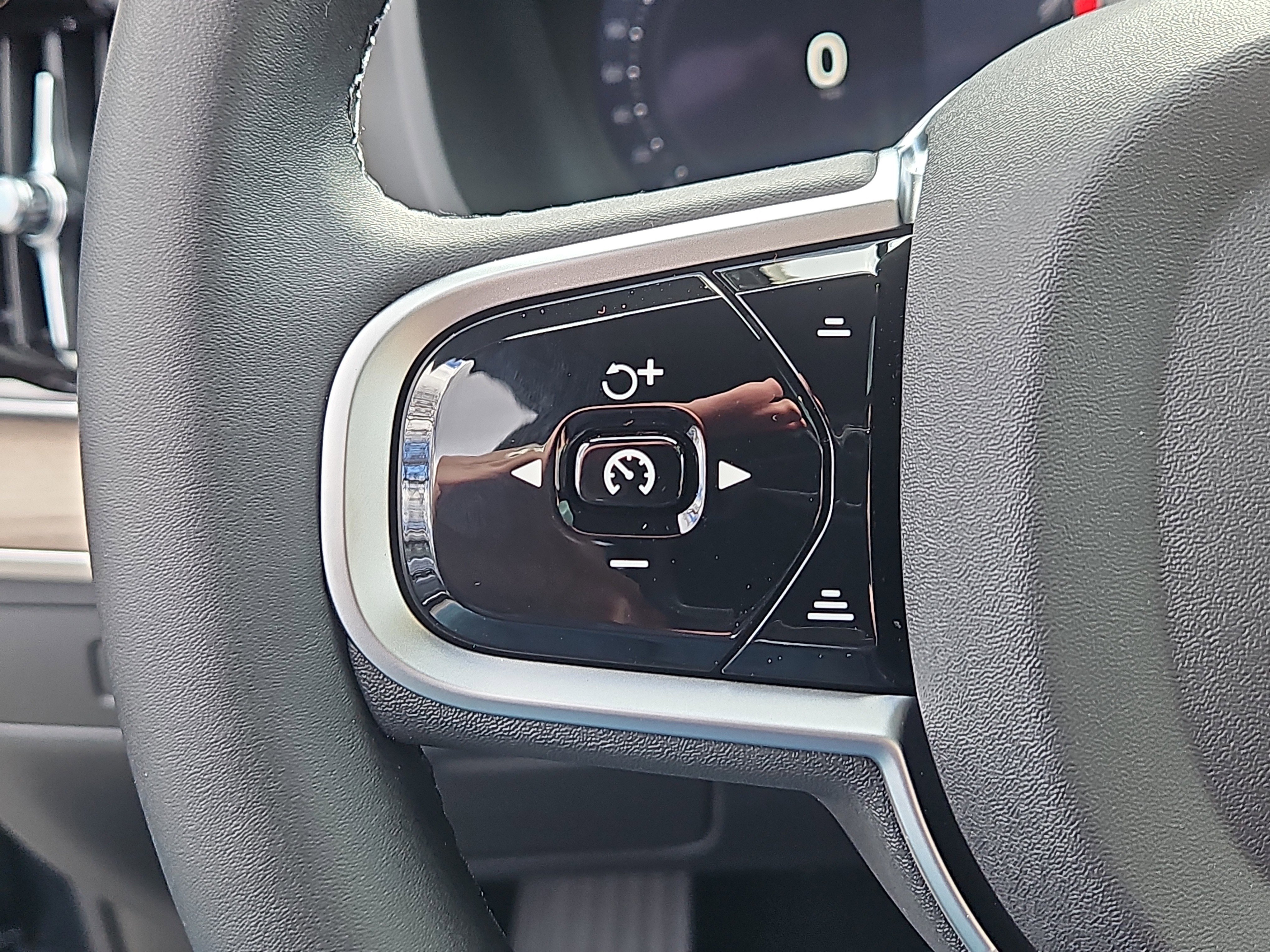 New 2026 Volvo XC90 B6 Plus w/ Protection Package Premier image 16