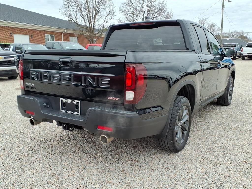 Used 2025 Honda Ridgeline Sport image 9