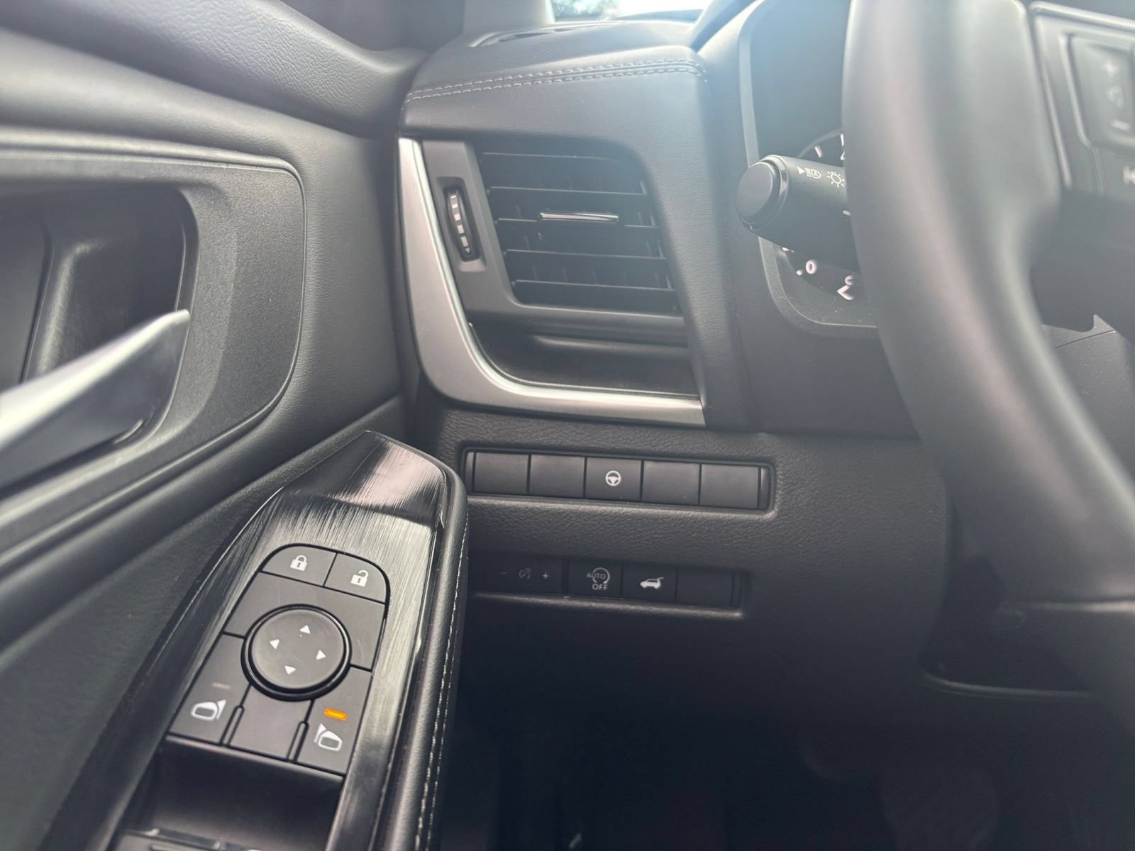 Used 2026 Nissan Rogue SV AWD/4WD image 33
