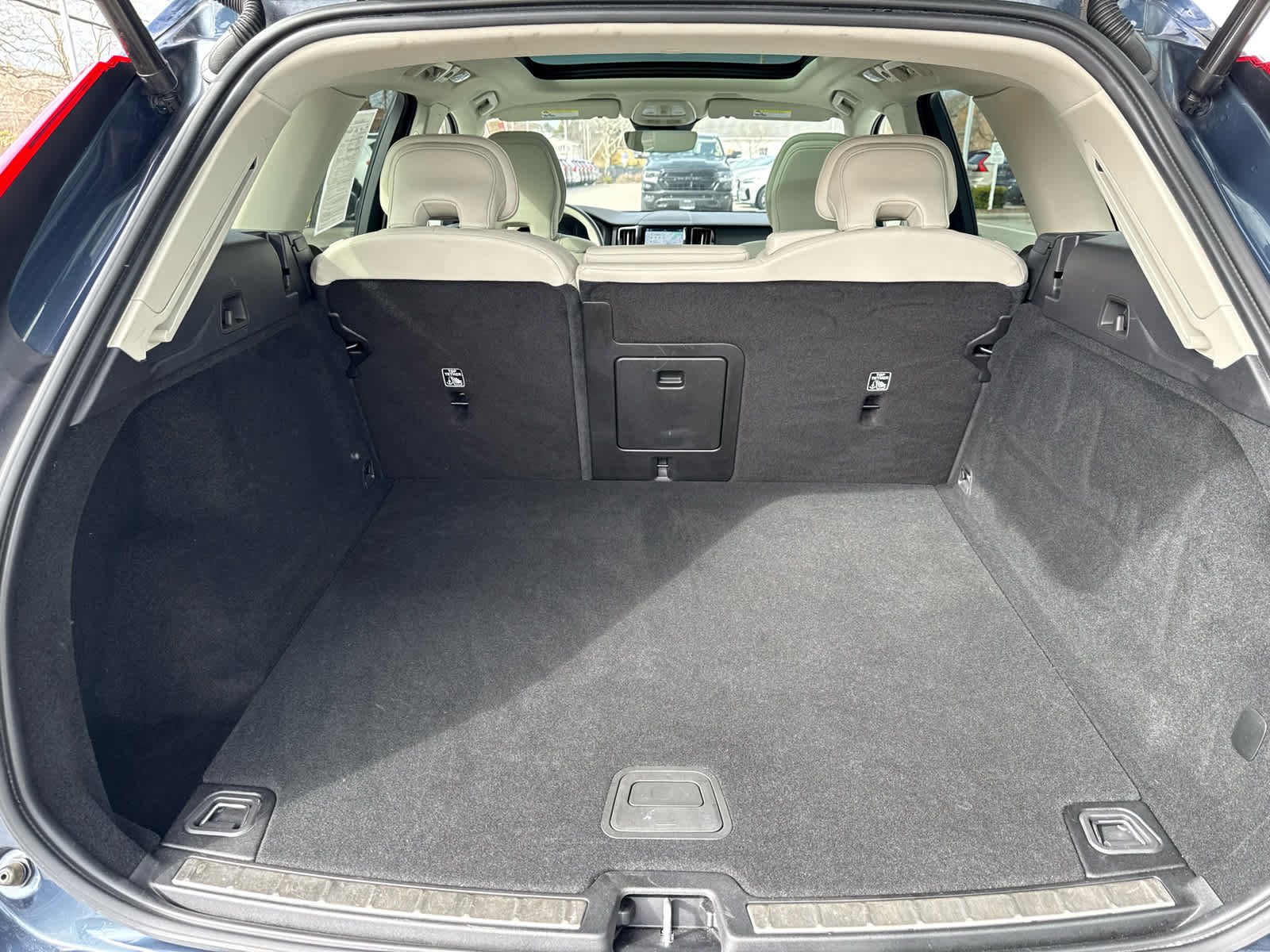 Used 2023 Volvo XC60 B5 Core w/ Climate Package image 18