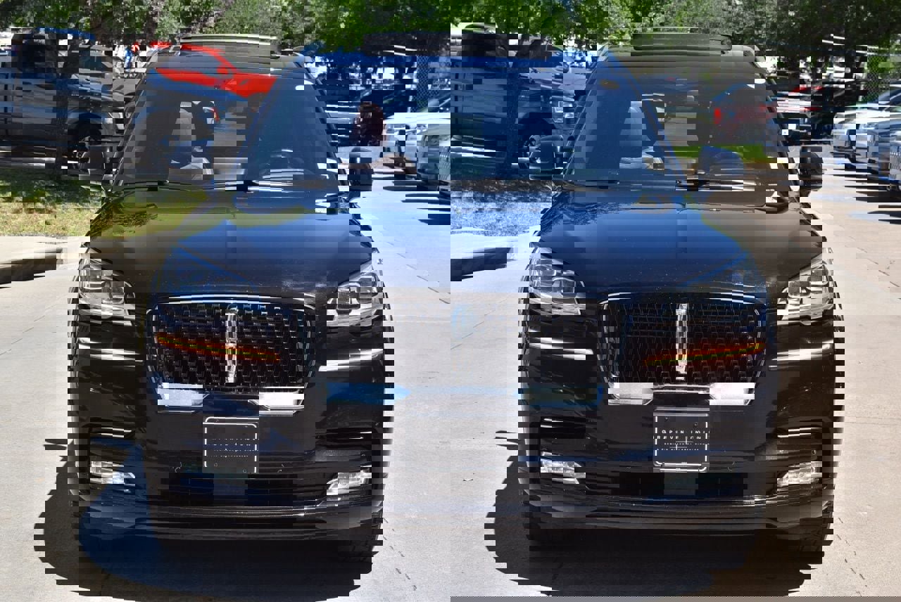 Used 2022 Lincoln Aviator Reserve w/ Equipment Group 201A image 3