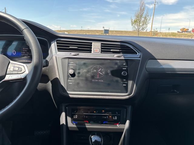 Used 2024 Volkswagen Tiguan SE w/ Panoramic Sunroof Package AWD/4WD image 18