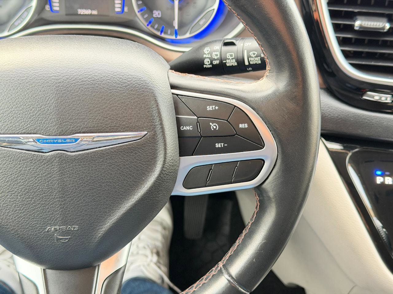 Used 2018 Chrysler Pacifica Touring-L image 64