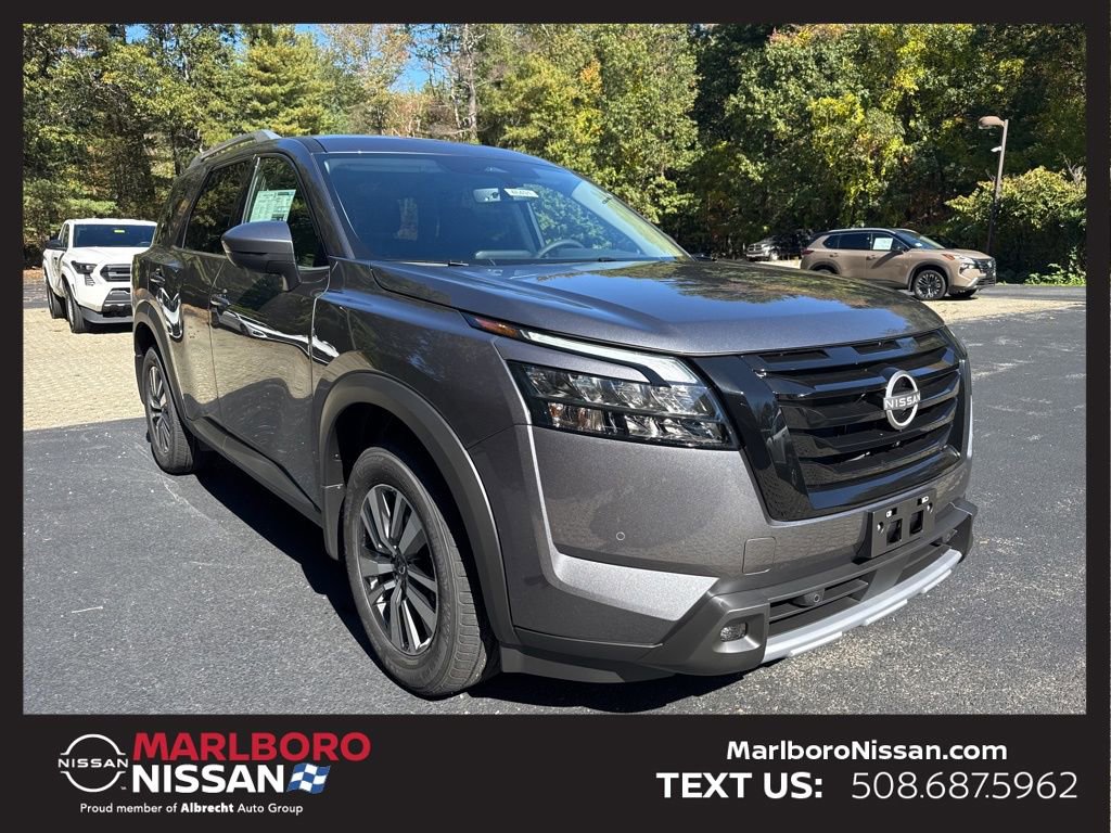 New 2025 Nissan Pathfinder SL w/ Black Appearance Package