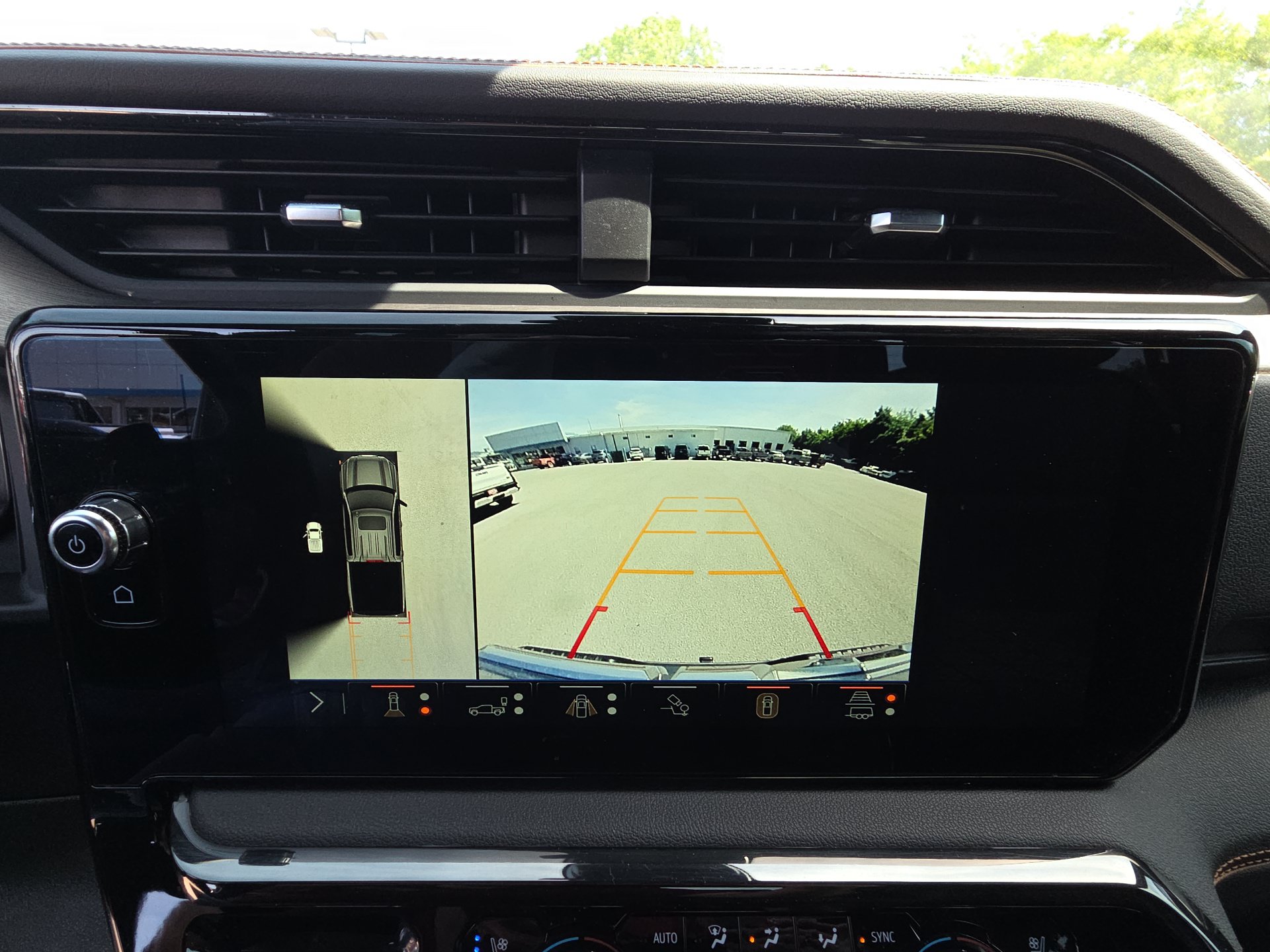 Used 2024 GMC Sierra 1500 AT4 w/ Technology Package AWD/4WD image 24