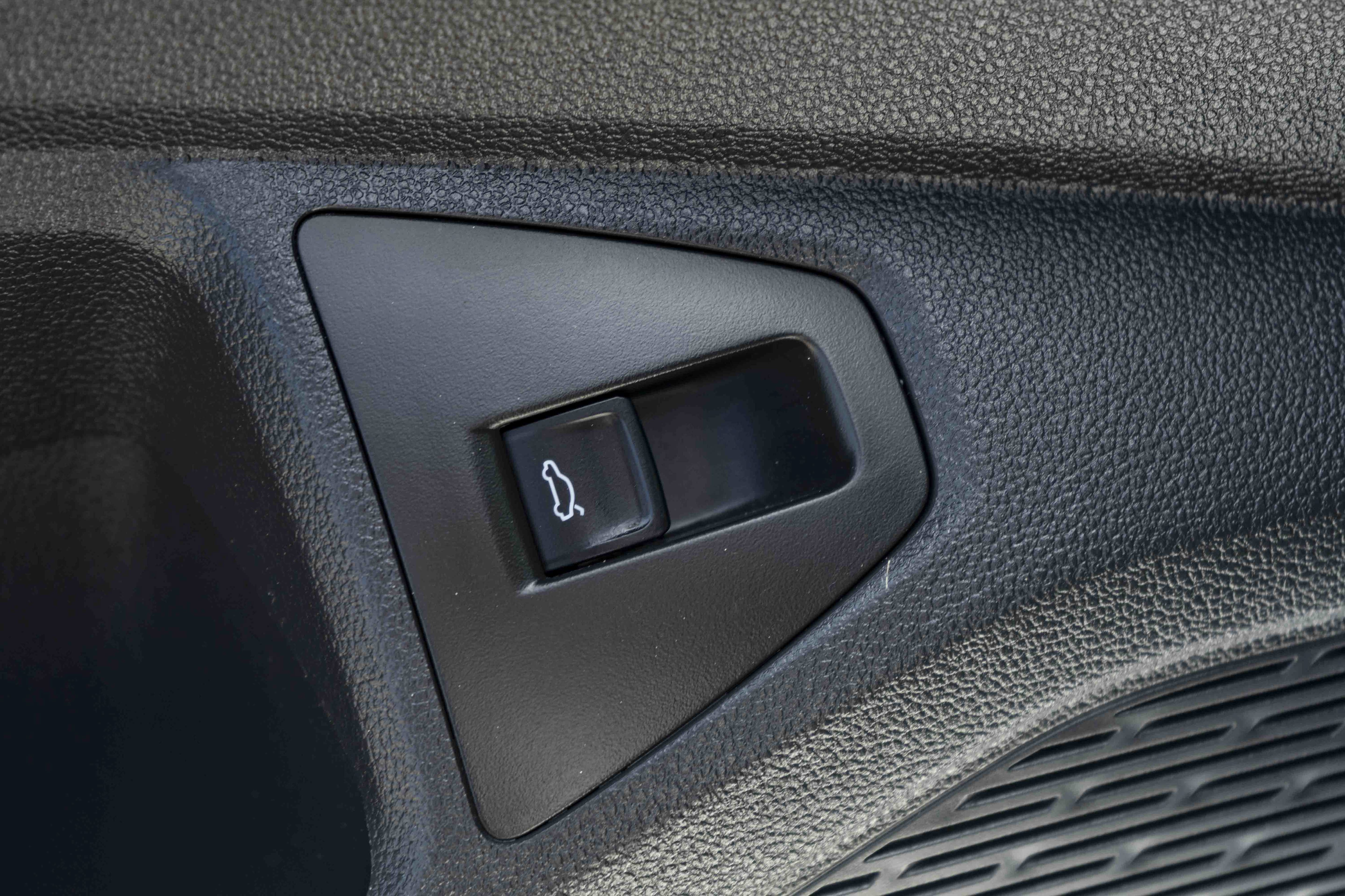 Certified 2025 Volkswagen Jetta S FWD image 36
