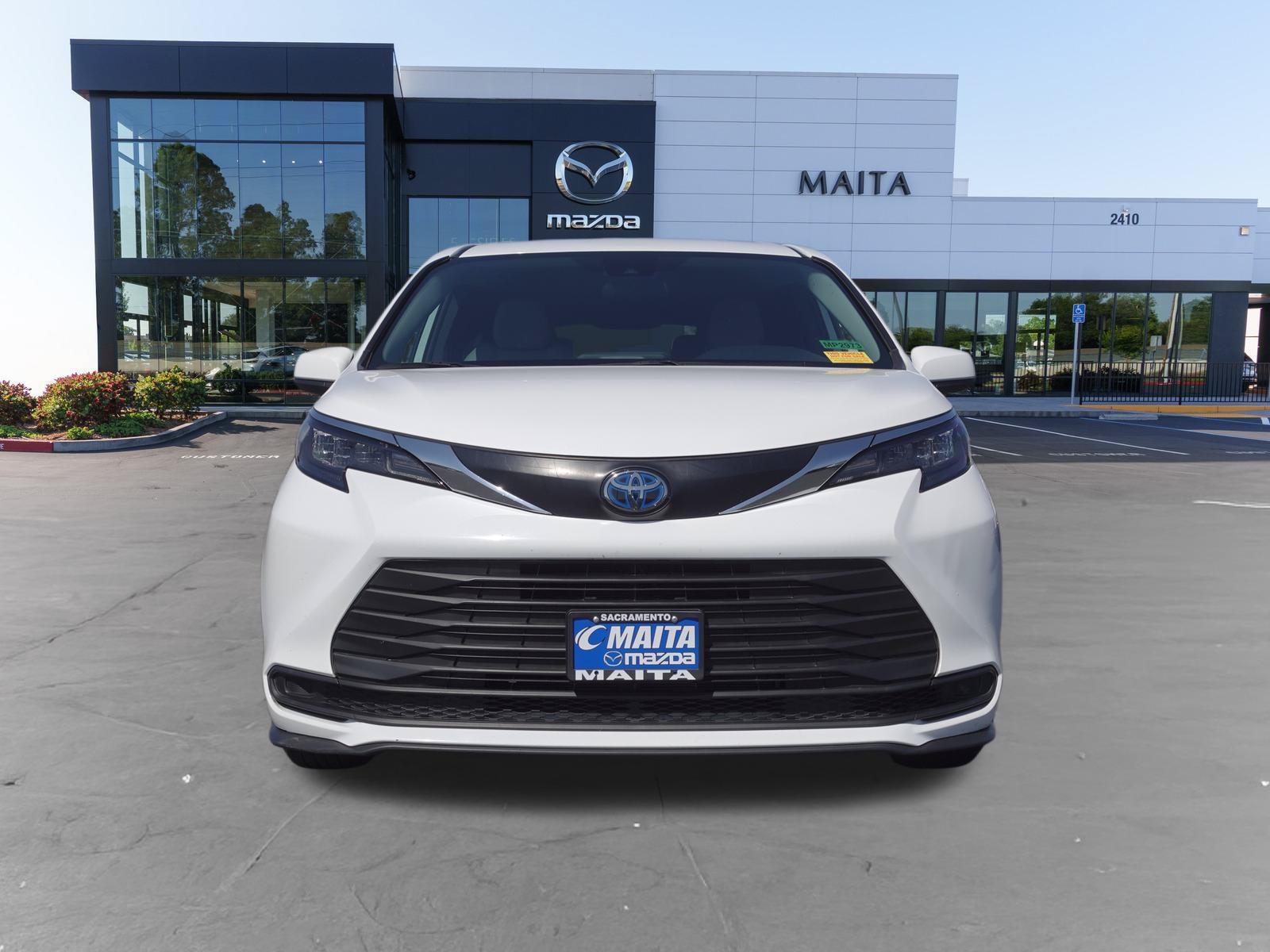 Used 2025 Toyota Sienna LE FWD image 8