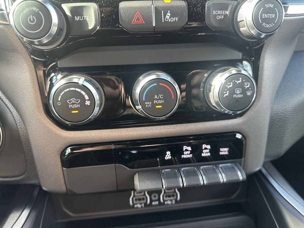 New 2026 RAM 1500 Express AWD/4WD image 25