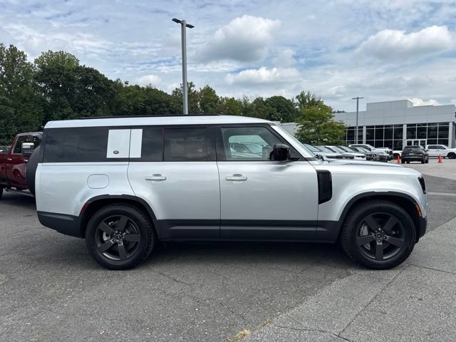 Used 2023 Land Rover Defender 130 SE AWD/4WD image 17