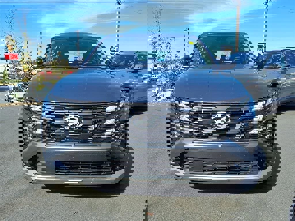 Used 2025 Hyundai Tucson SE image 2