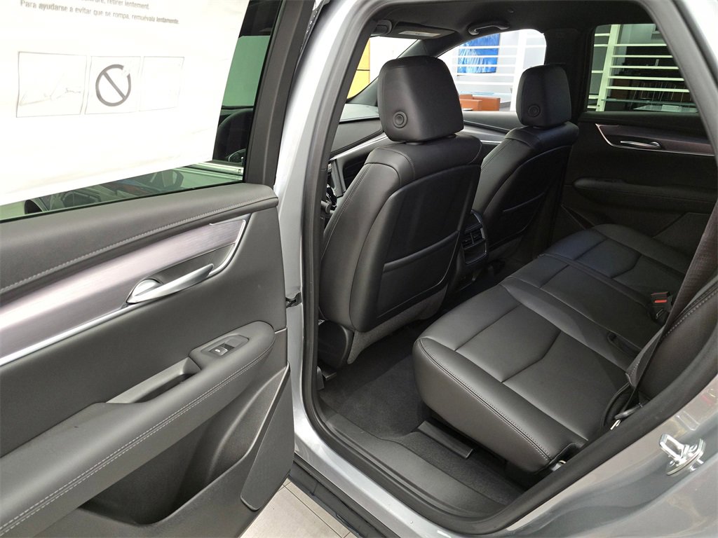New 2025 Cadillac XT5 Luxury image 15