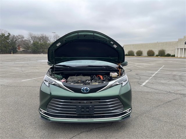 Used 2021 Toyota Sienna Platinum image 16