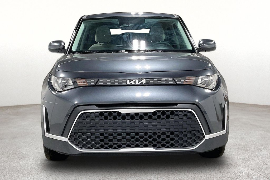 Used 2025 Kia Soul LX w/ LX Technology Package FWD image 4