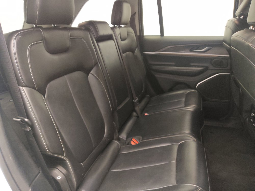 Used 2022 Jeep Grand Cherokee Limited image 19