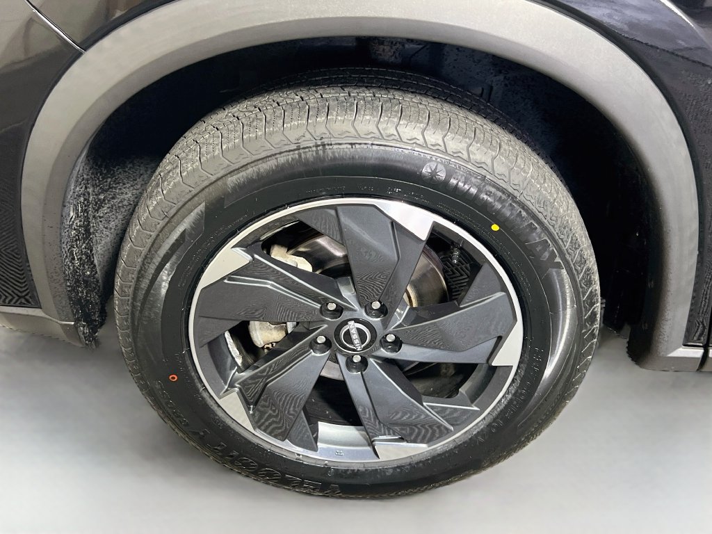 Used 2024 Nissan Rogue SV AWD/4WD image 11