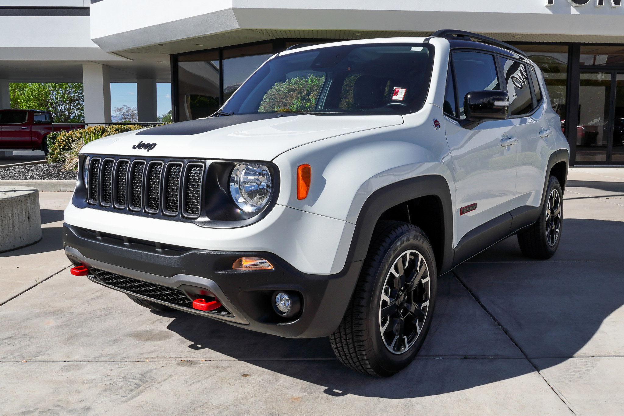 Used 2023 Jeep Renegade Trailhawk w/ Trailhawk Elite Group AWD/4WD image 4