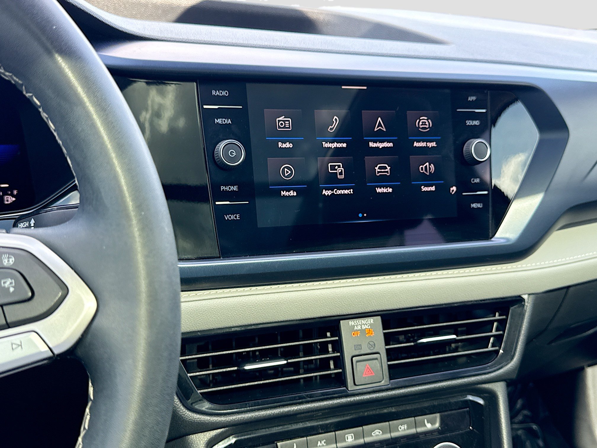 Used 2023 Volkswagen Taos SE w/ Panoramic Sunroof Package FWD image 27