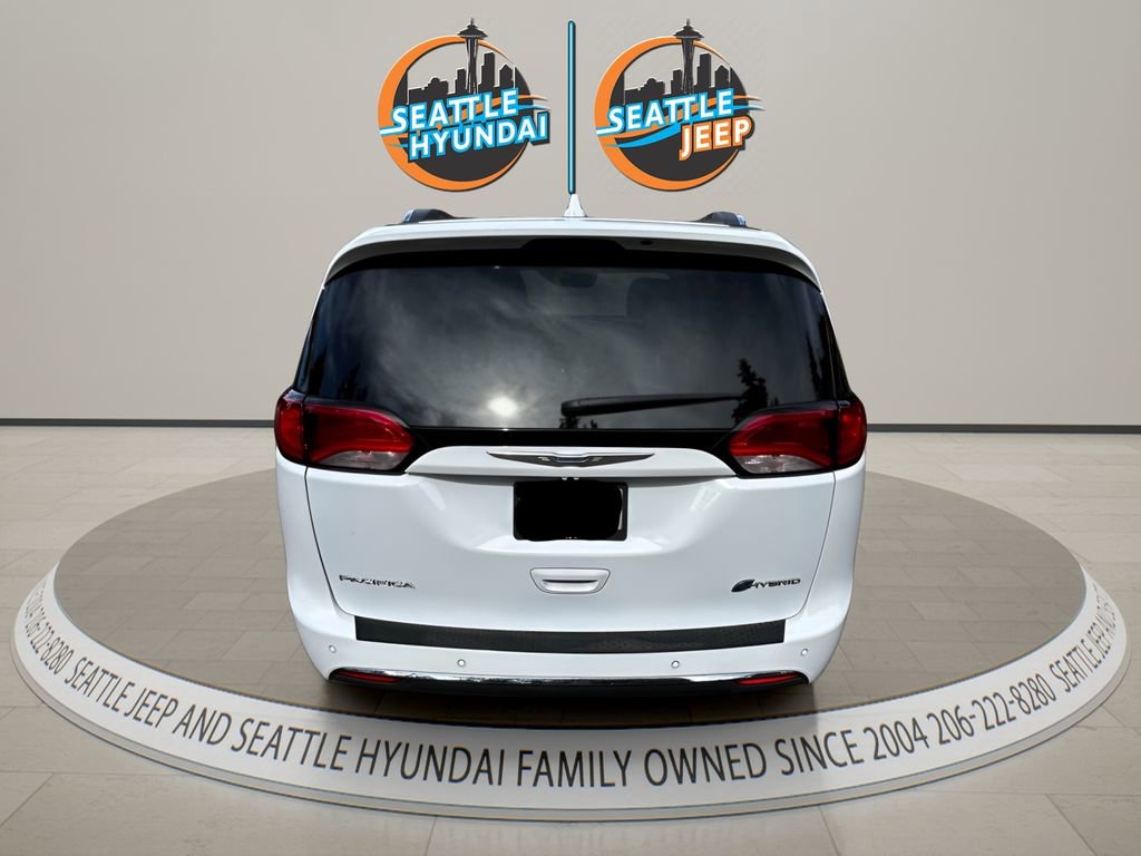 Used 2018 Chrysler Pacifica Limited w/ Advanced Safetytec Group FWD image 3