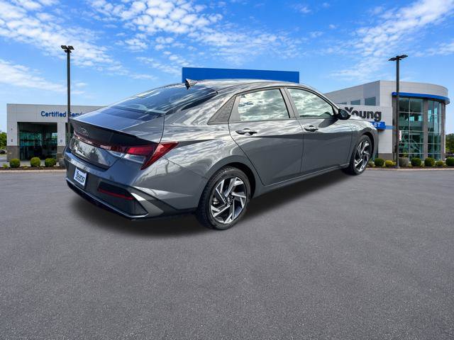 Used 2025 Hyundai Elantra Sport FWD image 7