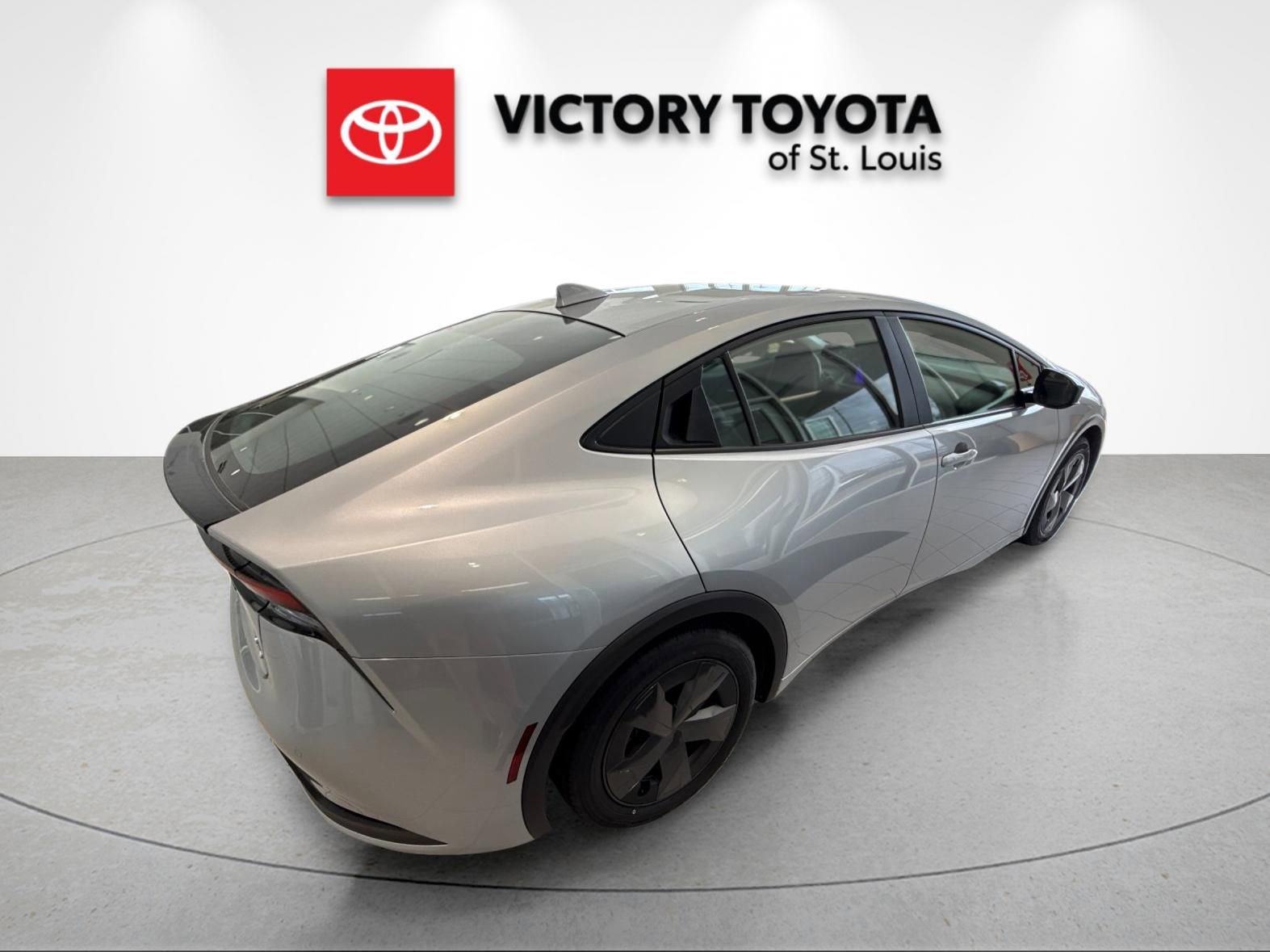 Used 2024 Toyota Prius LE image 2