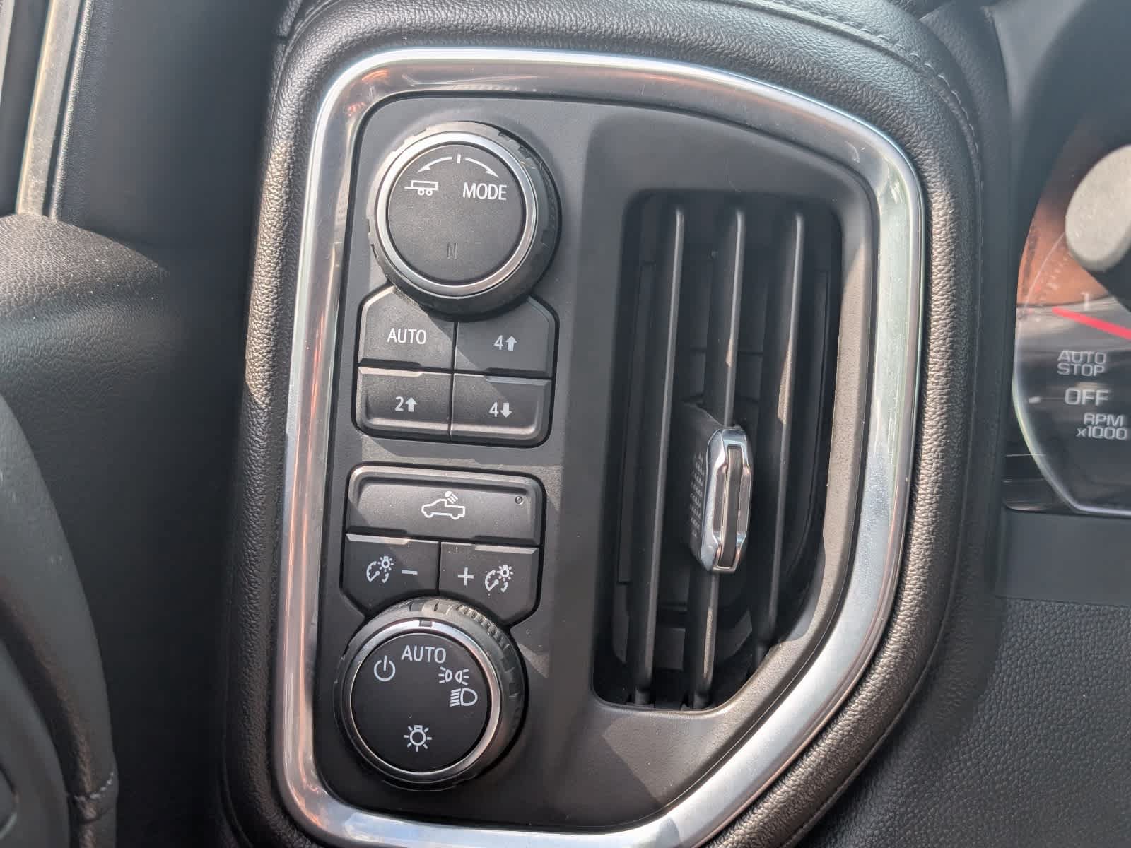 Certified 2022 Chevrolet Silverado 1500 LT AWD/4WD image 22