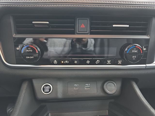 Used 2023 Nissan Rogue SV w/ SV Premium B Package image 31