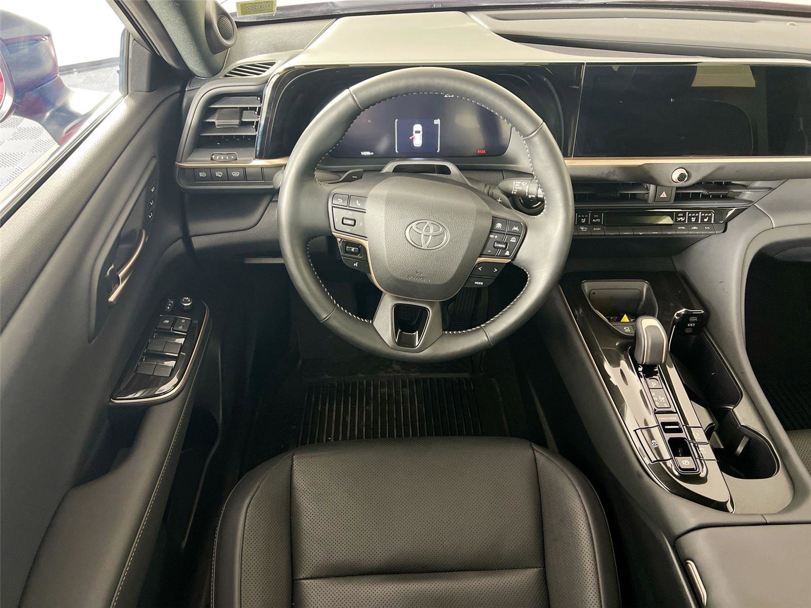 Used 2025 Toyota Crown Signia w/ Advanced Technology Package image 22