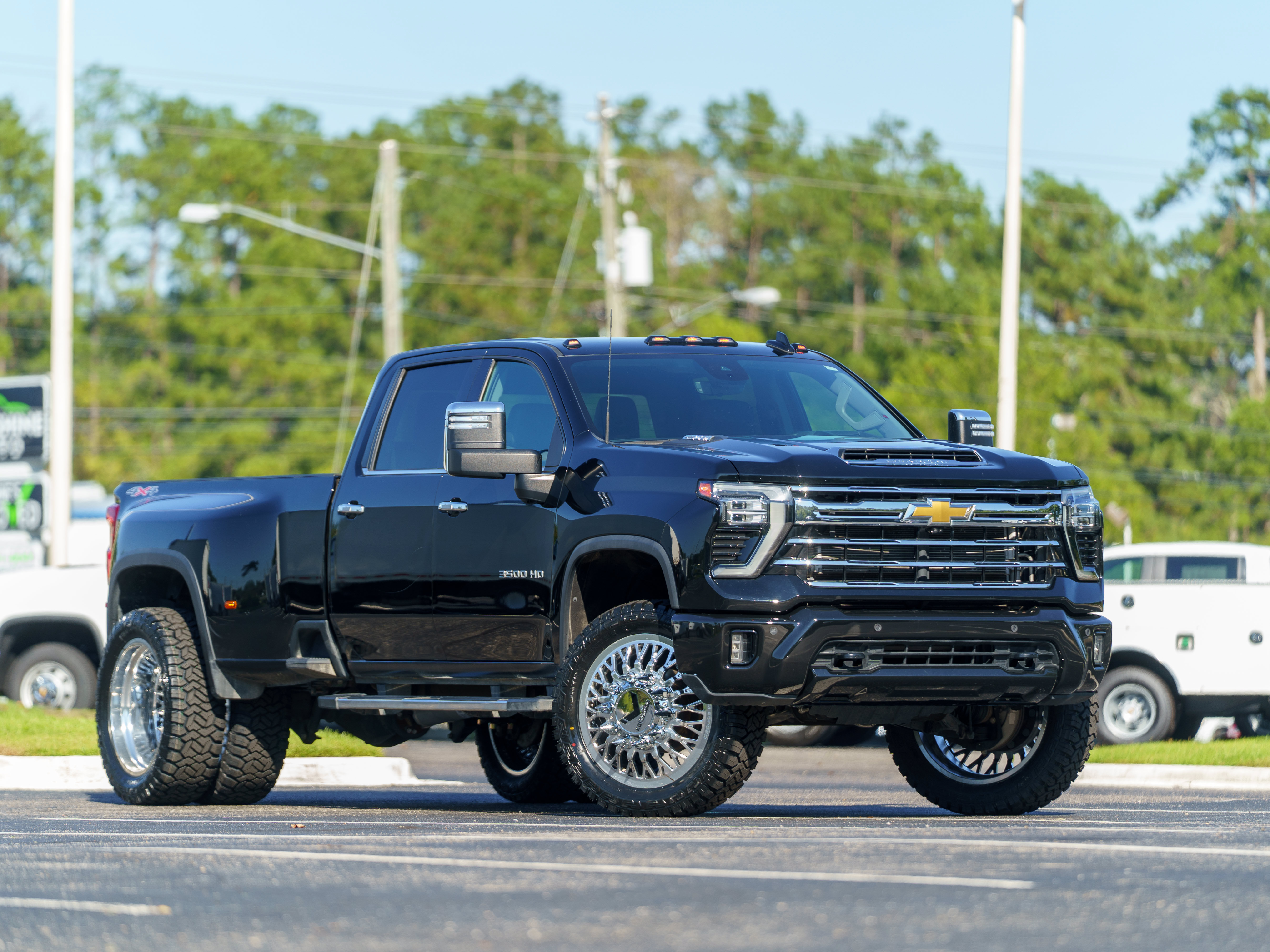 Used 2024 Chevrolet Silverado 3500 LTZ AWD/4WD image 2