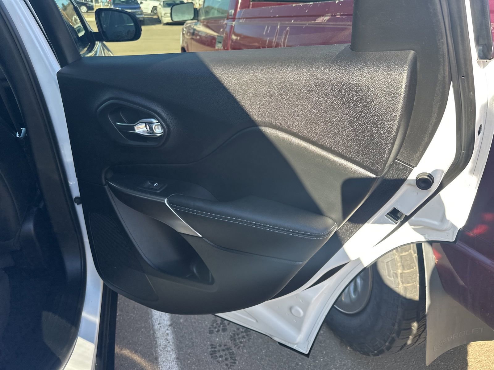 Used 2020 Jeep Cherokee Latitude Plus image 26