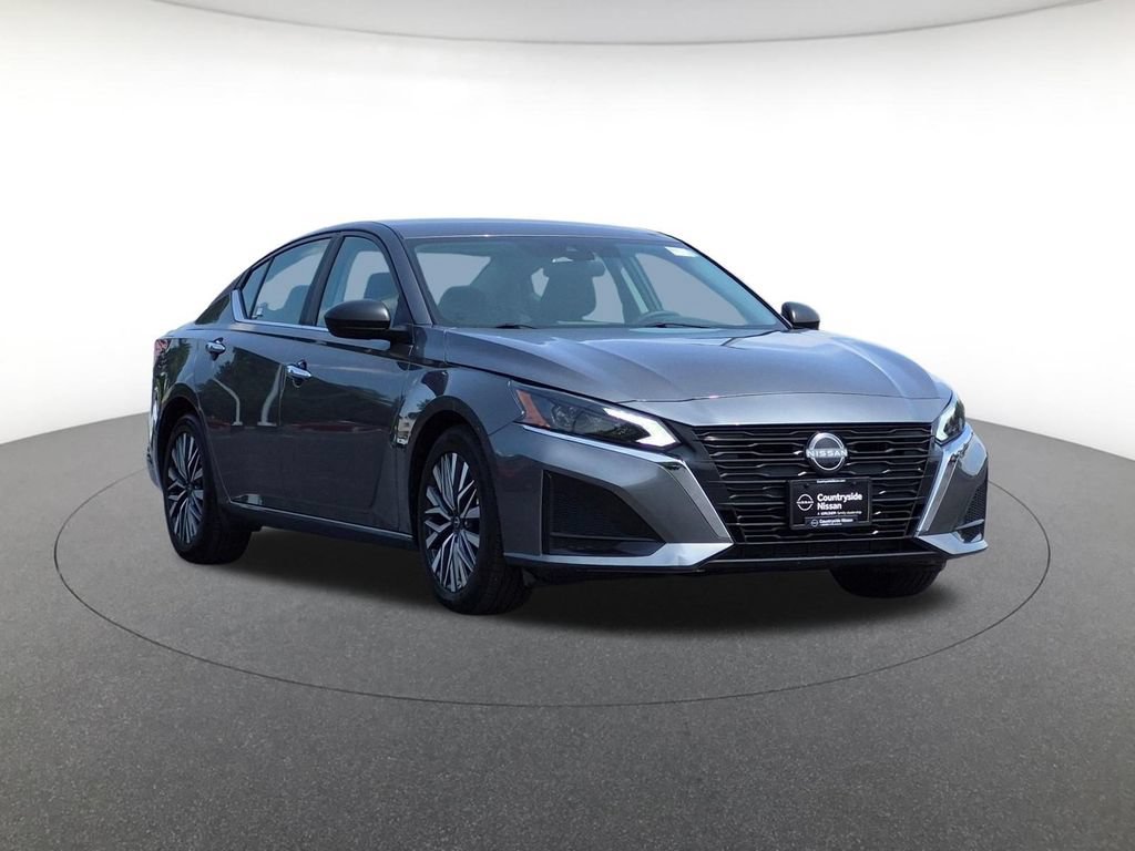 Used 2025 Nissan Altima 2.5 SV FWD image 3
