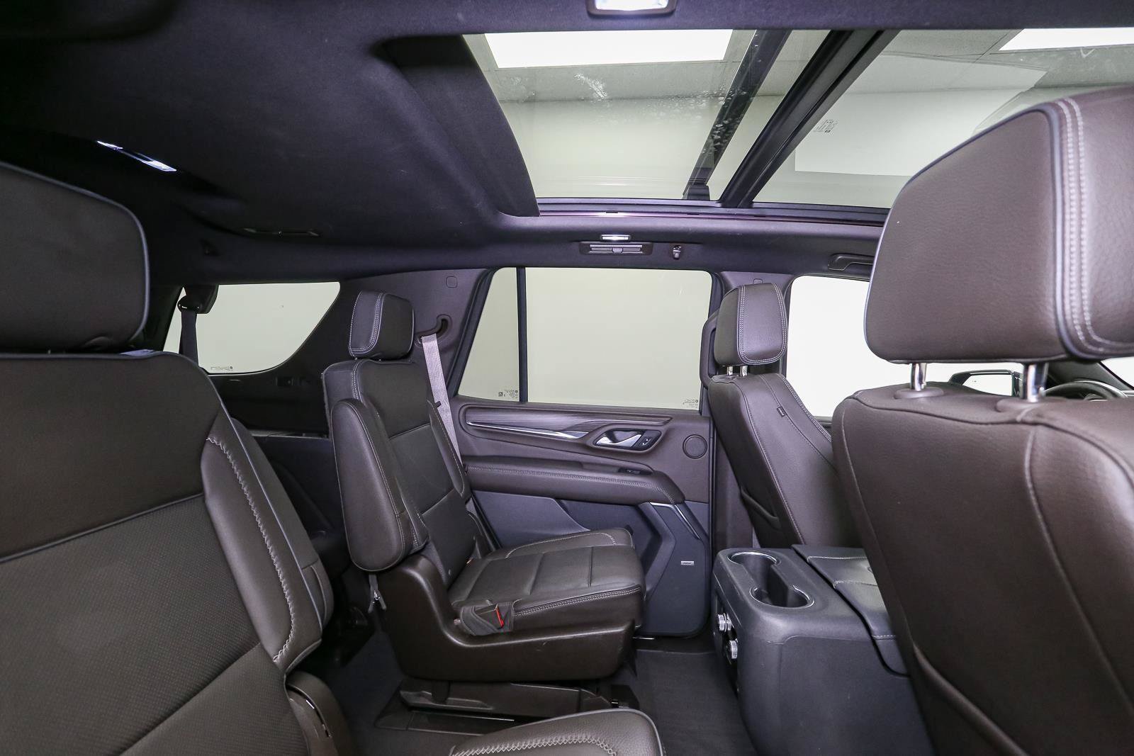 Used 2022 GMC Yukon Denali w/ Denali Premium Package AWD/4WD image 24