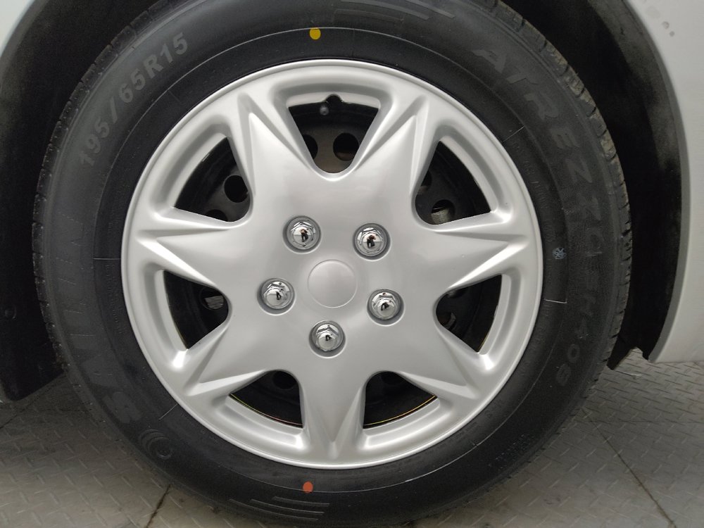 Used 2020 Nissan Versa S FWD image 31