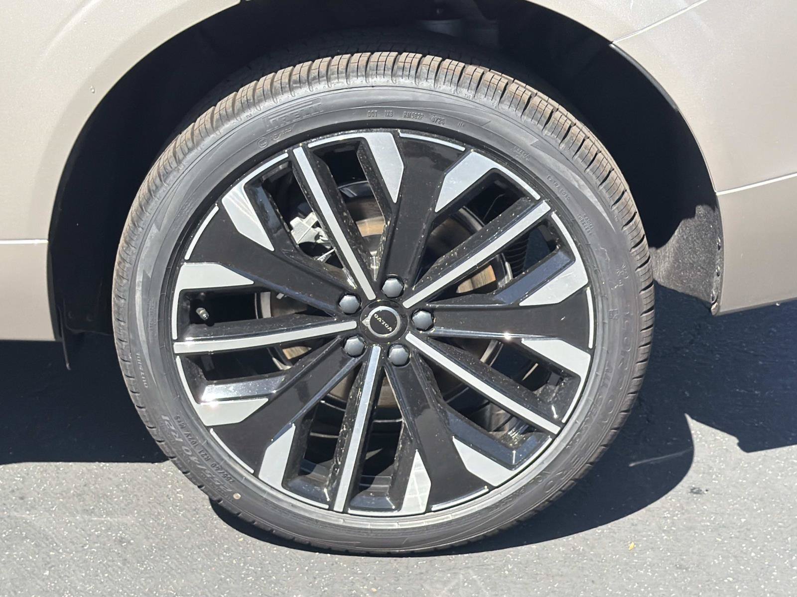 New 2027 Volvo XC60 B5 Ultra AWD/4WD image 23