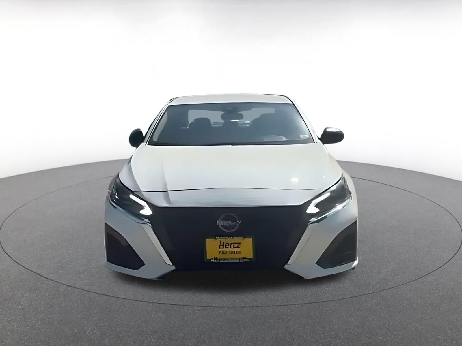 Used 2025 Nissan Altima 2.5 SV FWD image 2