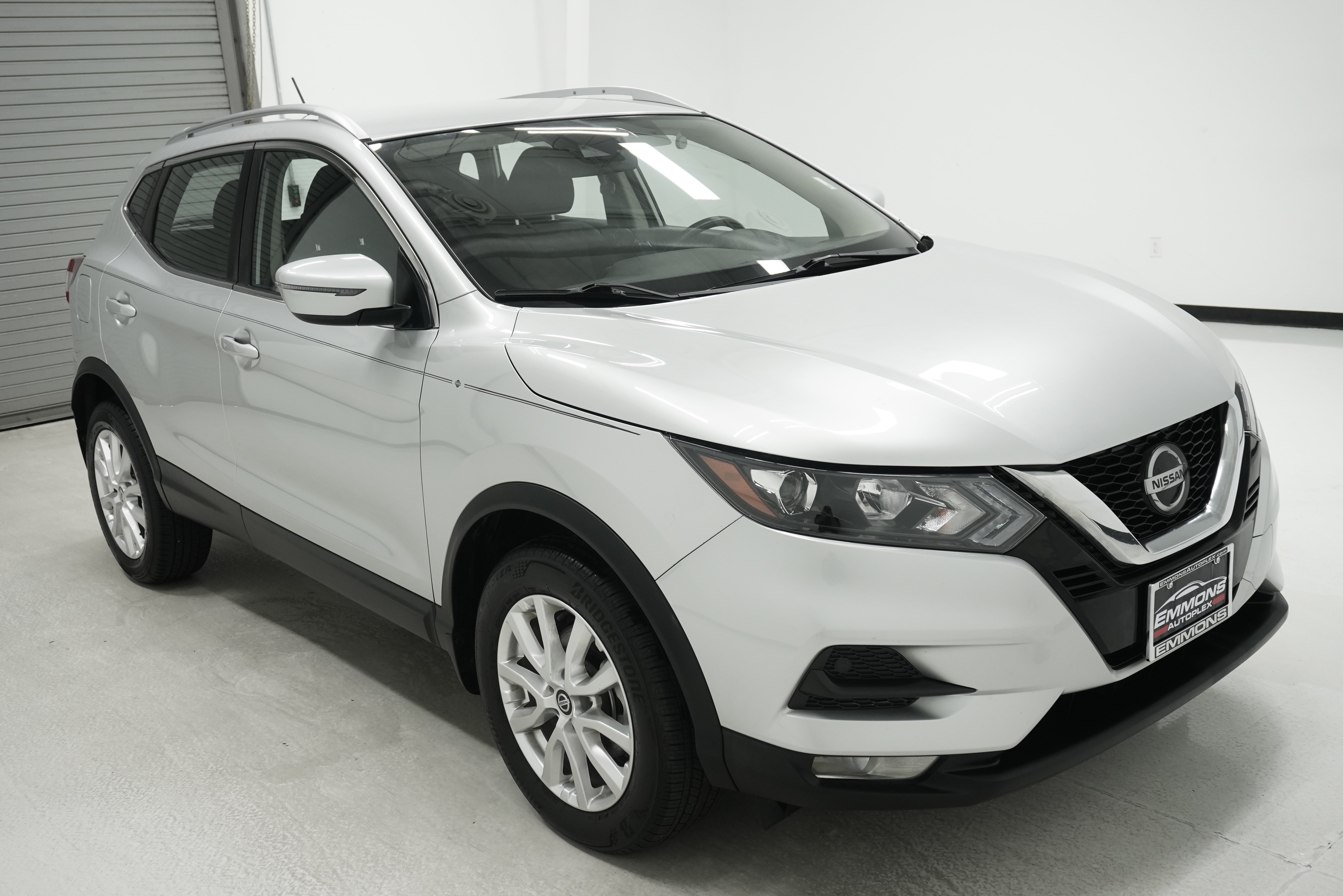 Used 2021 Nissan Rogue Sport SV FWD image 3