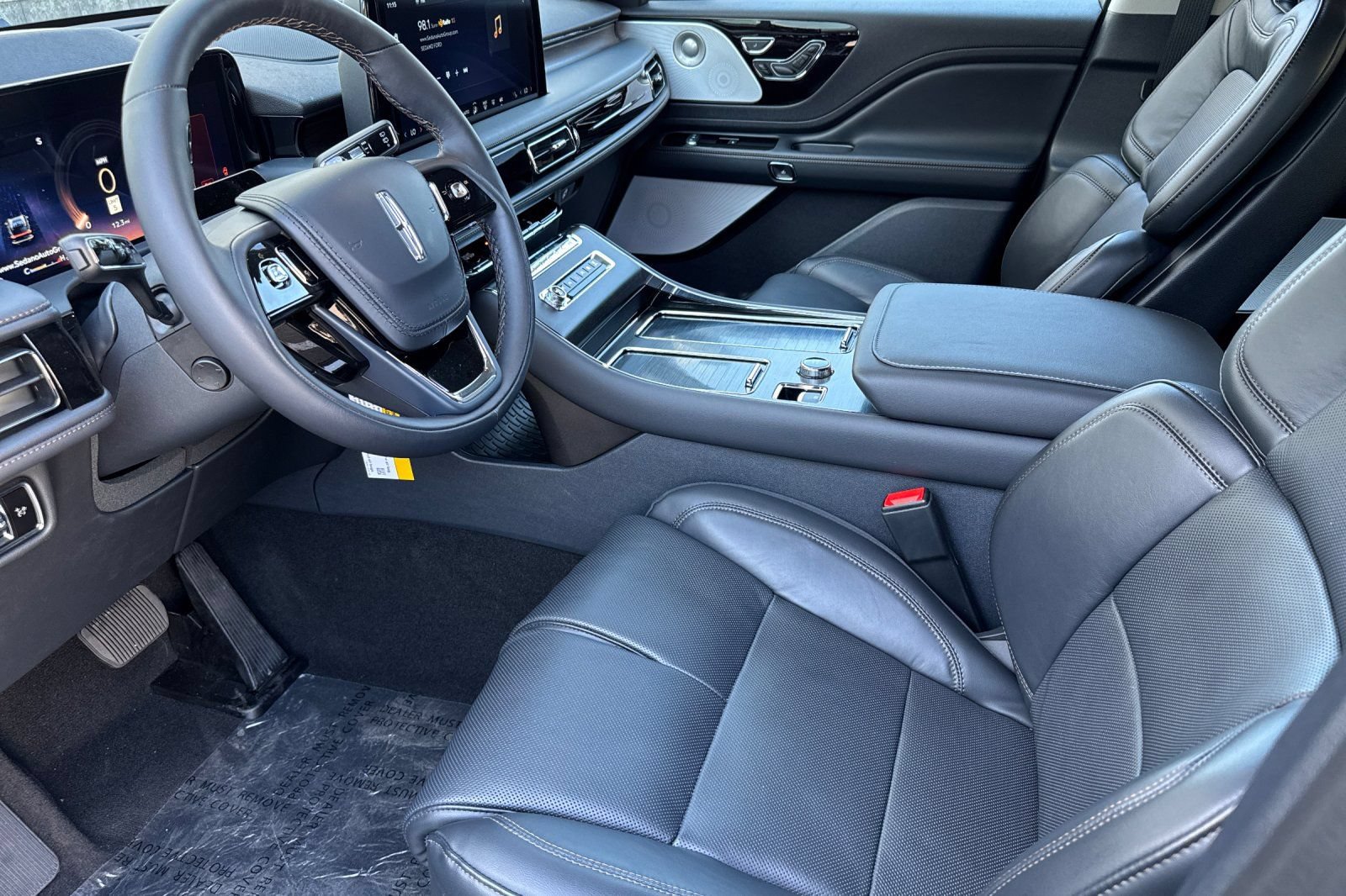 New 2025 Lincoln Aviator Reserve w/ Luxury Package RWD image 9