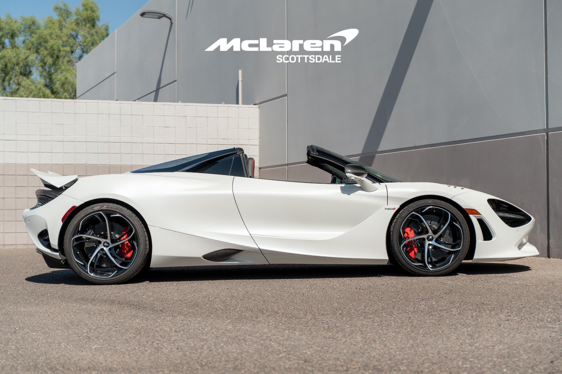 Used 2024 McLaren 750S Spider RWD image 8