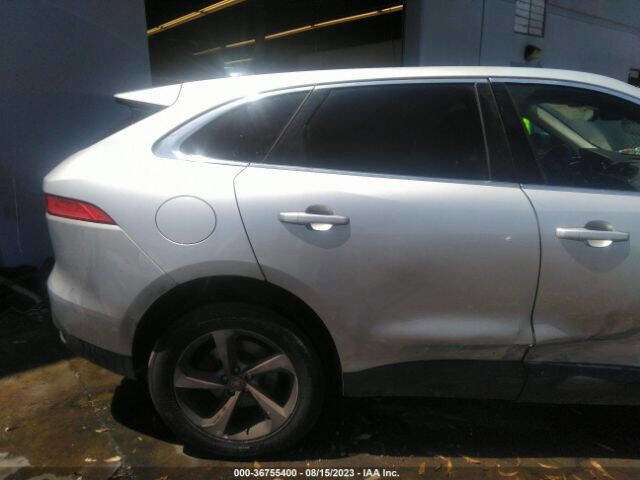 Used 2020 Jaguar F-PACE Premium image 11