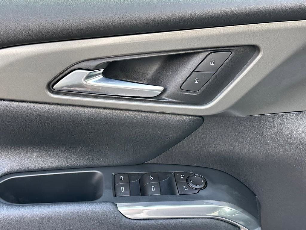 Used 2026 Chevrolet Traverse LT FWD image 14