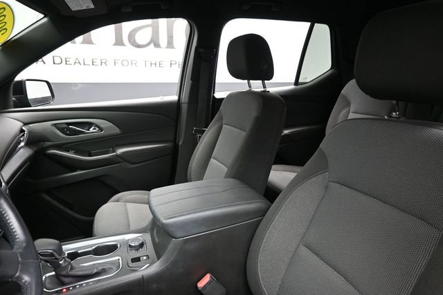 Used 2022 Chevrolet Traverse LT FWD image 17