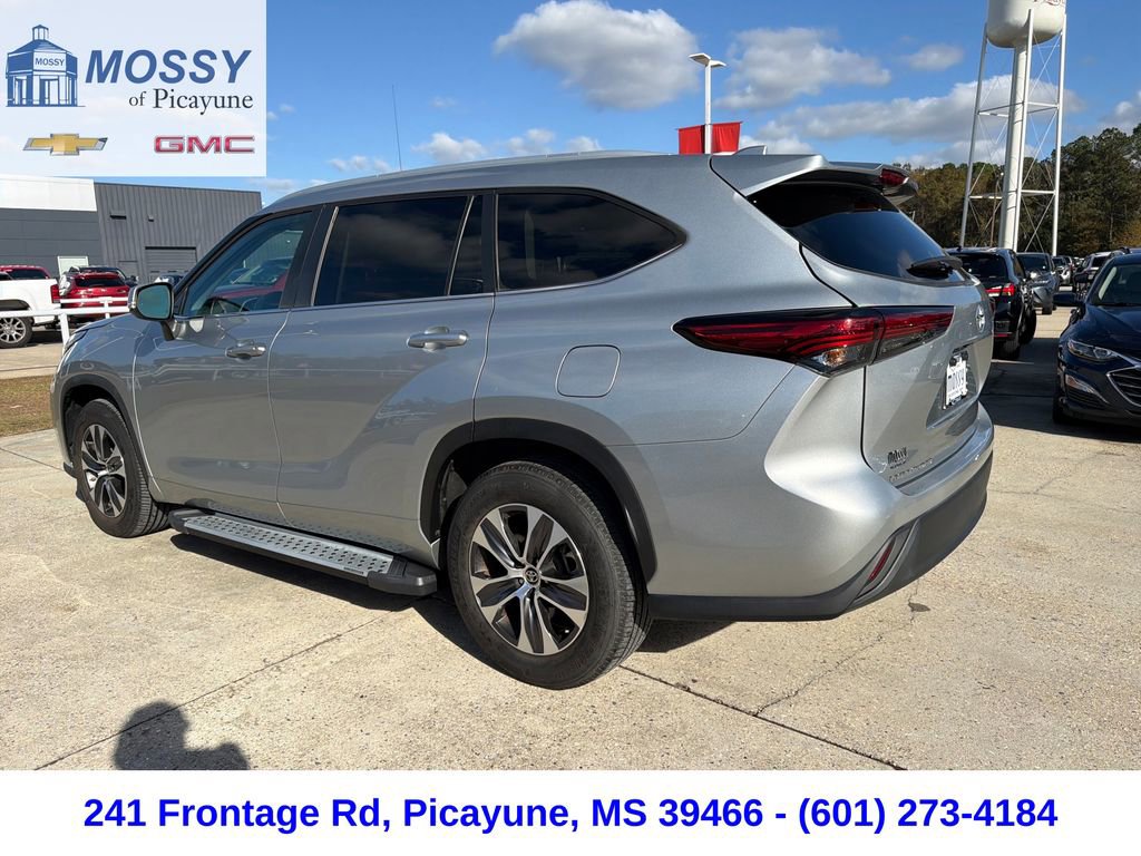 Used 2023 Toyota Highlander L image 3