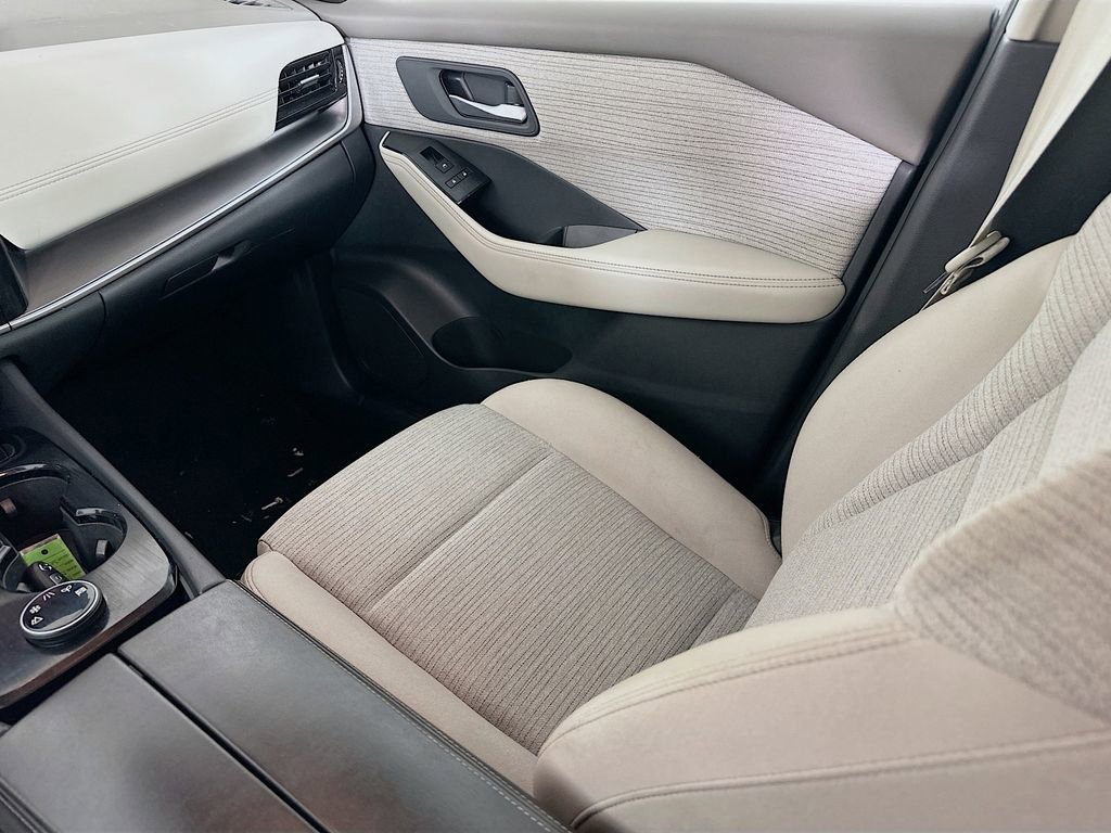 Used 2021 Nissan Rogue SV image 30