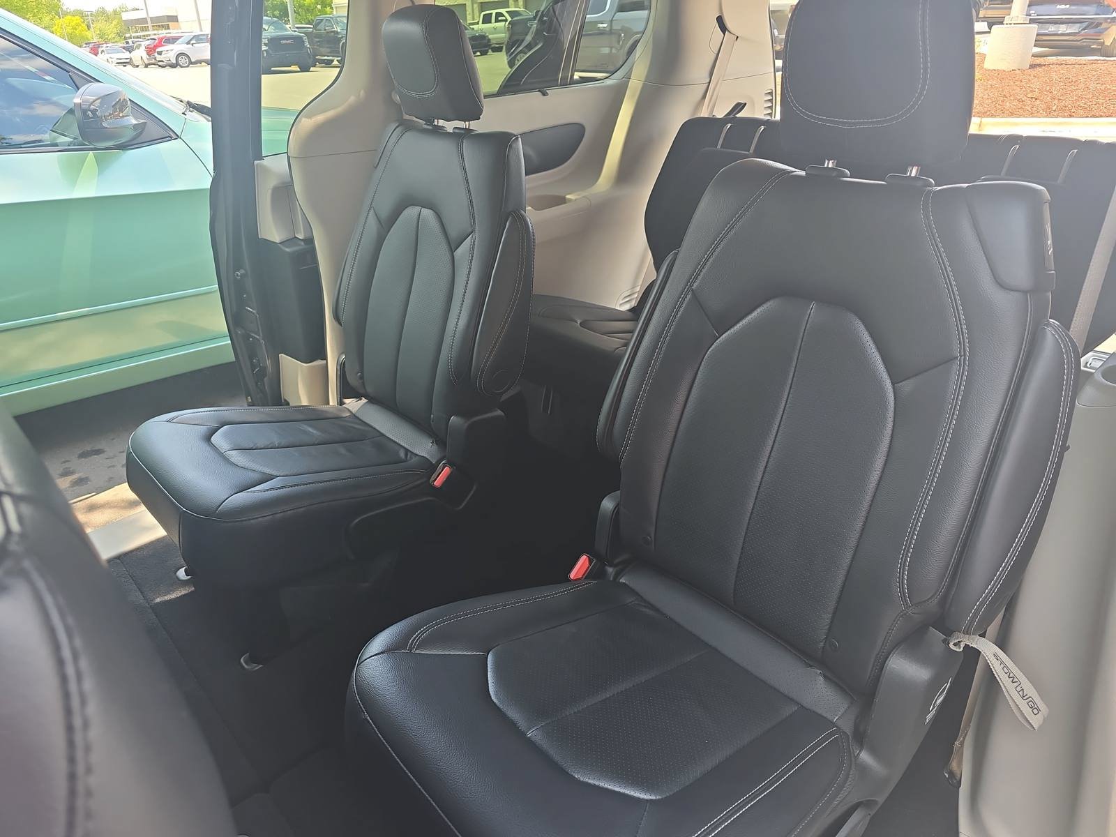 Used 2022 Chrysler Pacifica Touring-L FWD image 15
