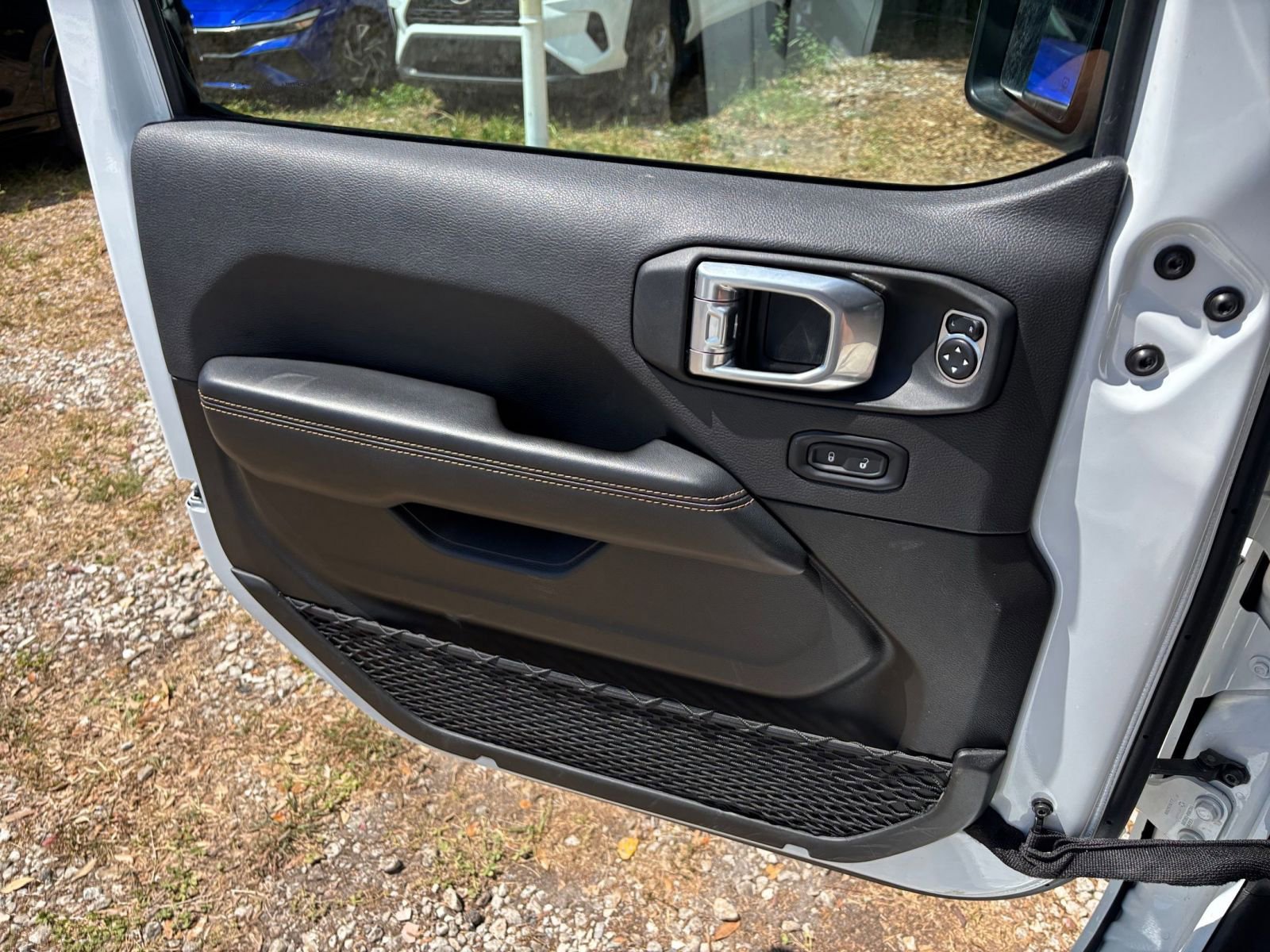 Used 2025 Jeep Wrangler Unlimited Sahara AWD/4WD image 18