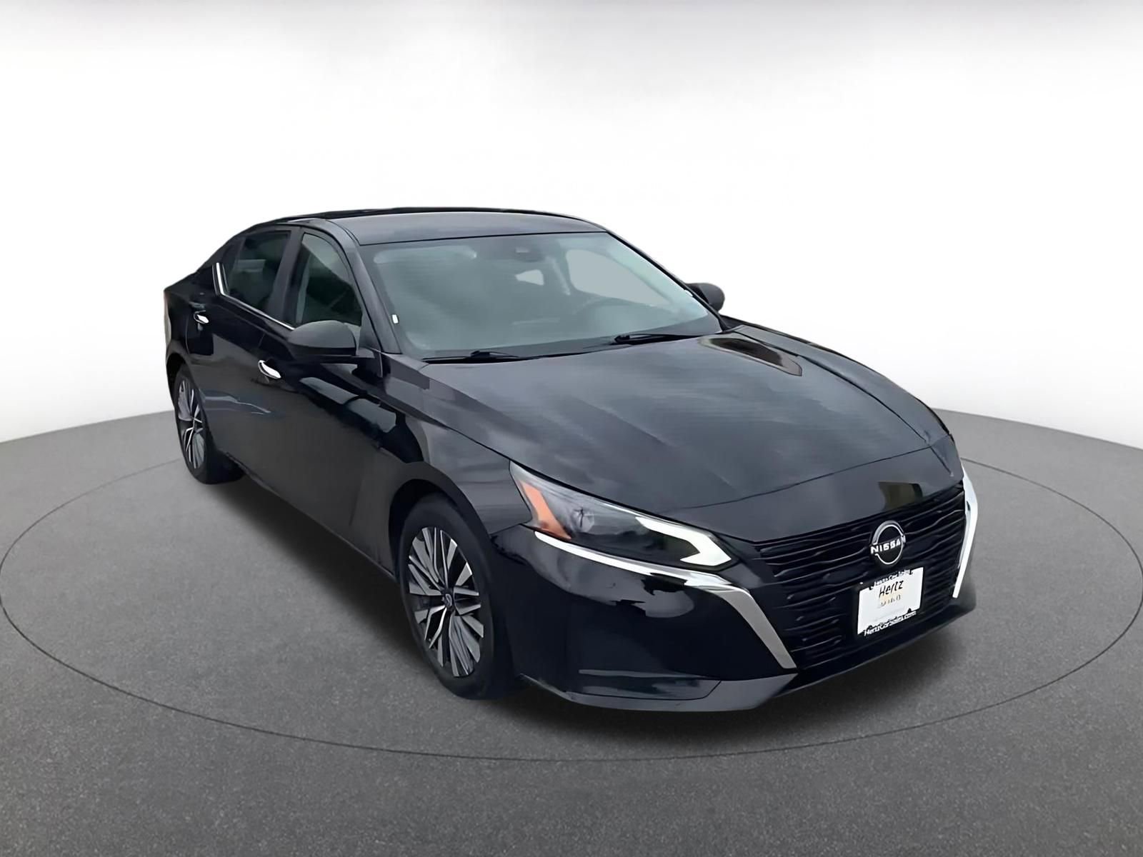 Used 2025 Nissan Altima 2.5 SV FWD image 3