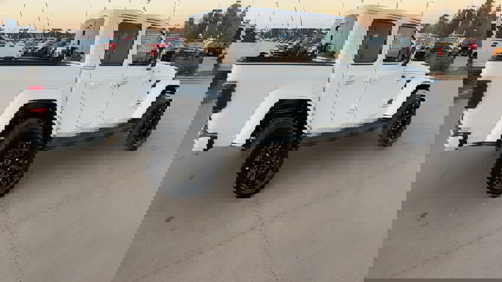 Used 2023 Jeep Gladiator Overland image 9