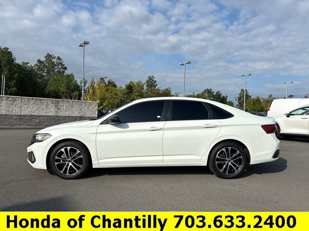 Used 2023 Volkswagen Jetta Sport FWD image 4
