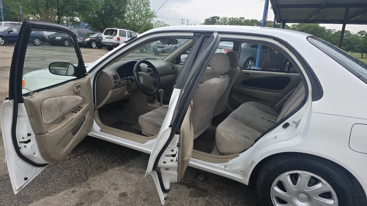 Used 2001 Toyota Corolla LE FWD image 8